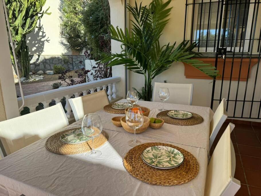 Nuevo Torrox Deluxe Beach & Piscina Экстерьер фото
